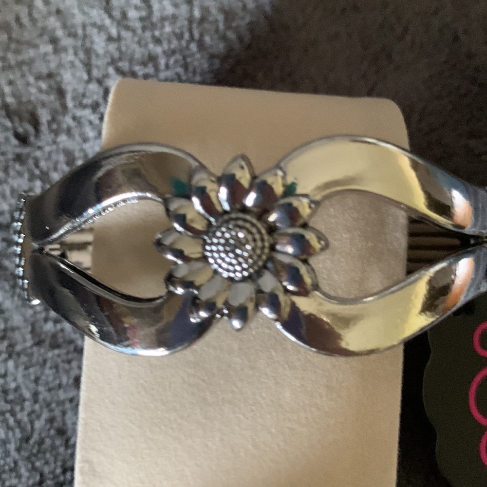Set of Four (4) Paparazzi Silver Cuff Bracelets. NWT - Picture 8 of 9